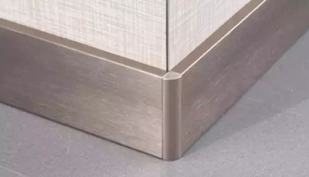 金屬踢腳線.png